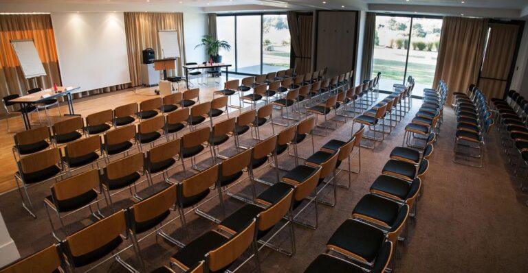 hotel-les-rives-du-ter-1lieu1salle-hotel-restaurant-salle-de-seminaire.jpg
