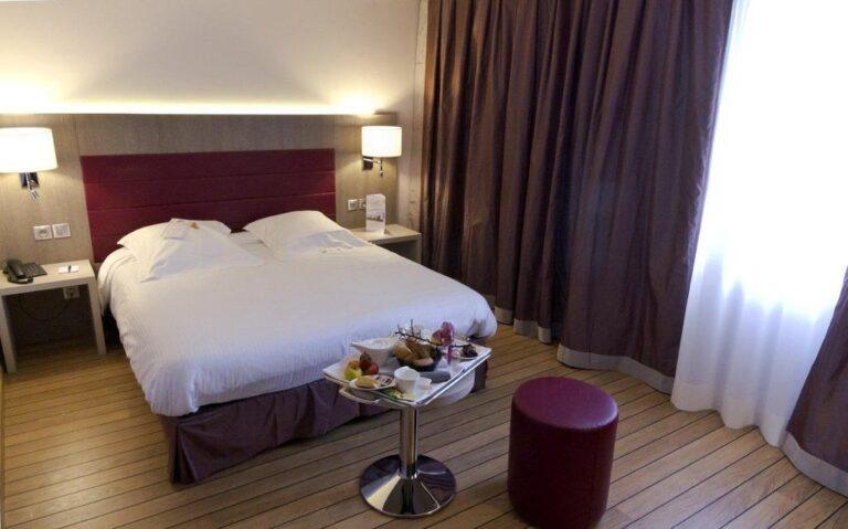 hotel-les-tuileries-1lieu1salle-chambre.jpg