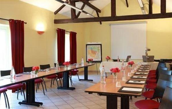 hotel-les-tuileries-1lieu1salle-salle2.jpg