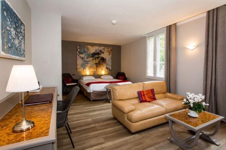 hotel-les-ursulines-1lieu1salle-chambre2.jpg