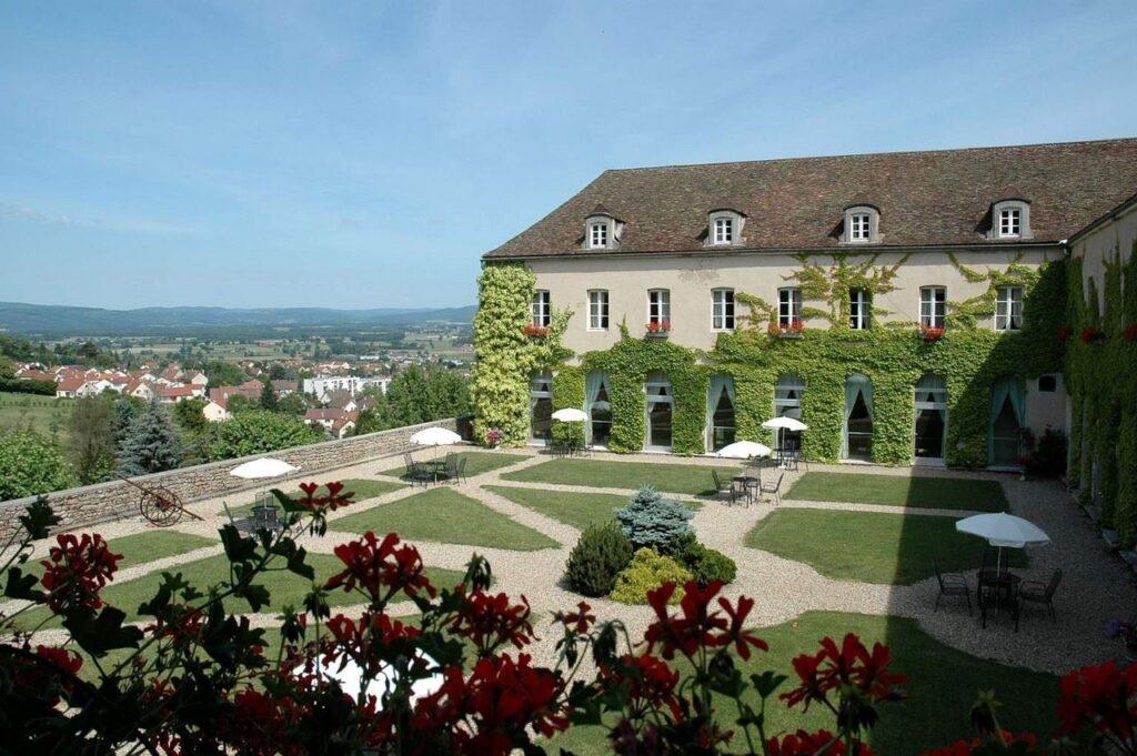 hotel-les-ursulines-1lieu1salle-jardin.jpg