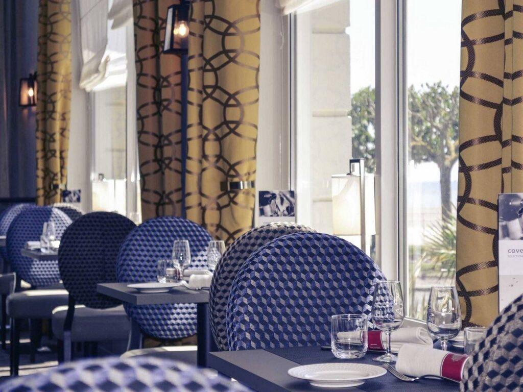 hotel-mercure-la-baule-majestic-1lieu1salle-restaurant.jpg
