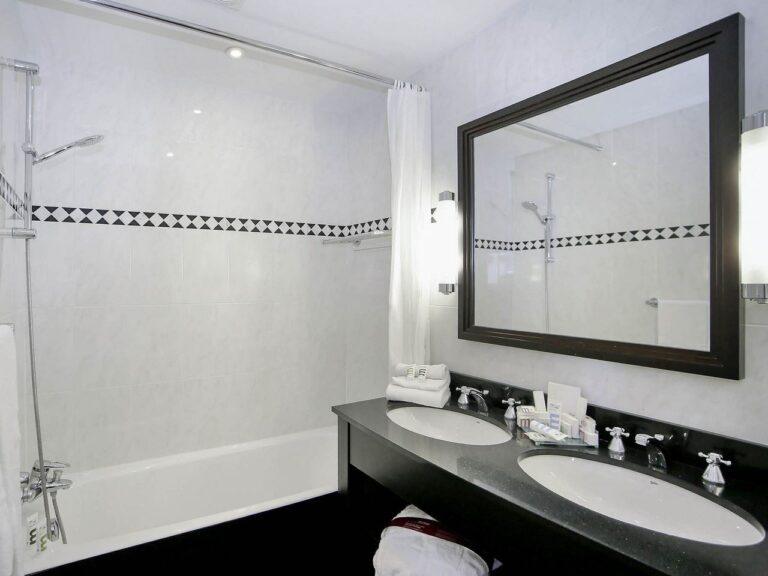 hotel-mercure-la-baule-majestic-1lieu1salle-salle-de-bain-1.jpg