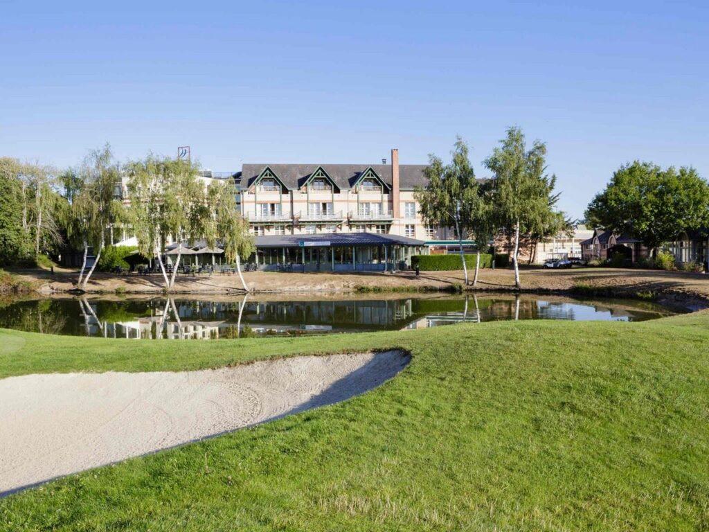 hotel-mercure-orleans-portes-de-sologne-1lieu1salle-hotel-restaurant-facade-exterieur.jpg