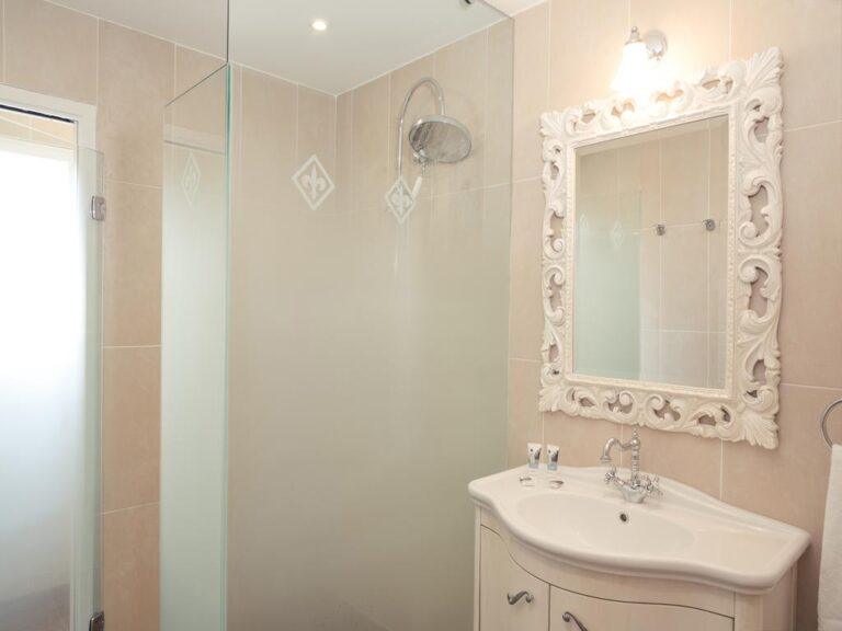 hotel-mercure-villeneuve-sur-lot-1lieu1salle-restaurant-hotel-salle-de-bain.jpg