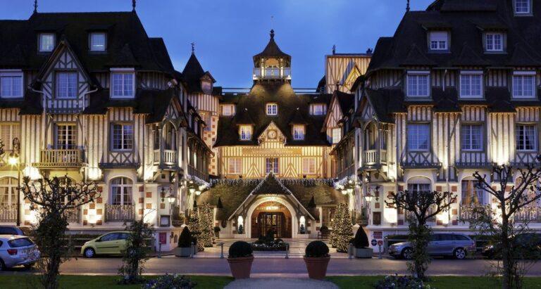 hotel-normandy-barriere-1lieu1salle-seminaire-facade-1.jpg