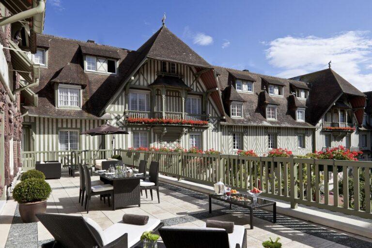 hotel-normandy-barriere-1lieu1salle-seminaire-terrasse.jpg
