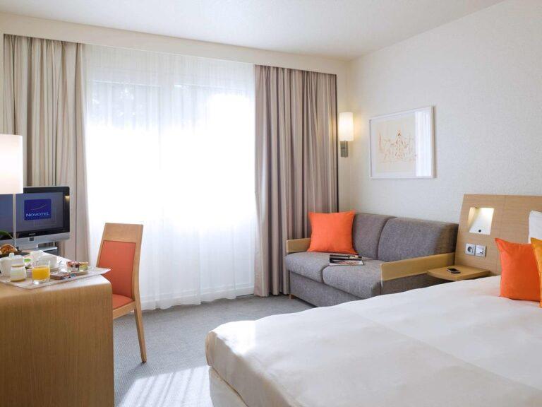 hotel-novotel-orleans-sud-la-source-1lieu1salle-hotel-restaurant-chambre.jpg