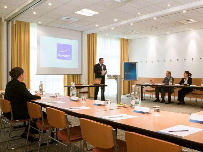 hotel-novotel-orleans-sud-la-source-1lieu1salle-hotel-restaurant-seminaire.jpg