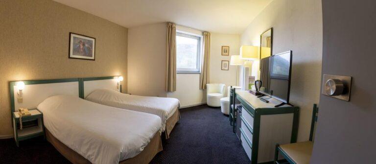 hotel-paradis-lourdes-1lieu1salle-restaurant-seminaire-chambre.jpg