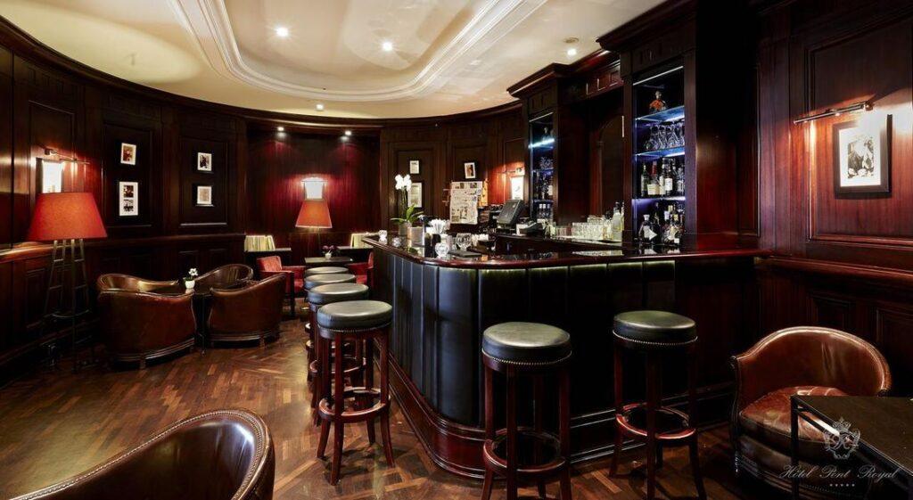 hotel-pont-royal-1lieu1salle-hotel-restaurant-bar.jpg