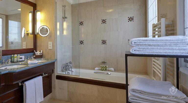 hotel-pont-royal-1lieu1salle-hotel-restaurant-salle-de-bain.jpg