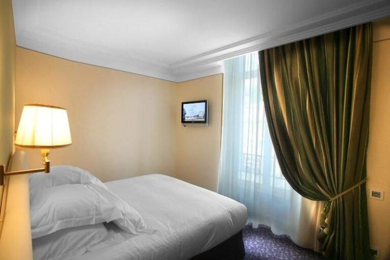 hotel-princesse-flore-1lieu1salle-hotel-restaurant-chambres.jpg