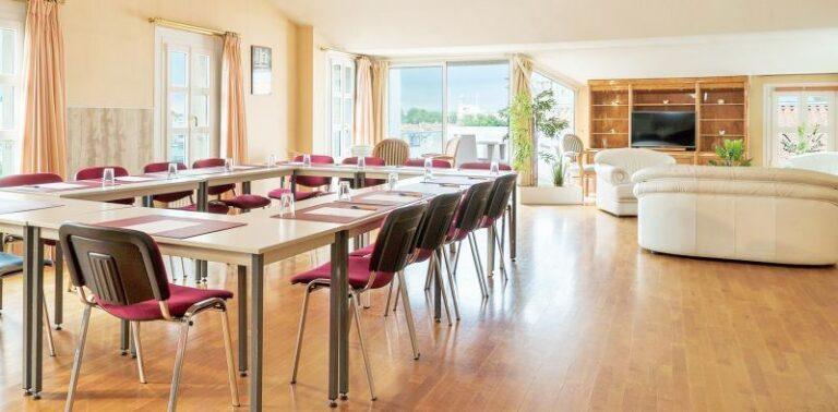 hotel-saint-jean-dacre-1lieu1salle-seminaire.jpg