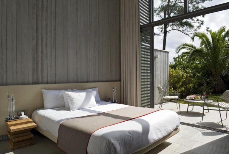 hotel-sezz-saint-tropez-1lieu1salle-chambre.jpg