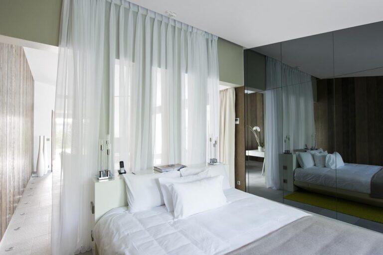 hotel-sezz-saint-tropez-1lieu1salle-chambre2.jpg