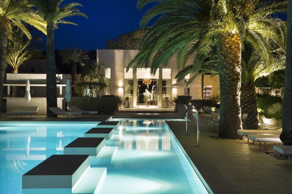 hotel-sezz-saint-tropez-1lieu1salle-nuit.jpeg