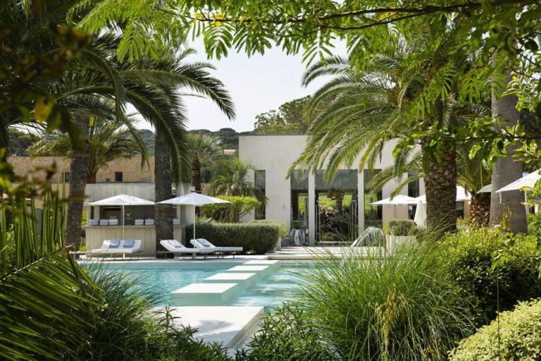 hotel-sezz-saint-tropez-1lieu1salle-piscine.jpg