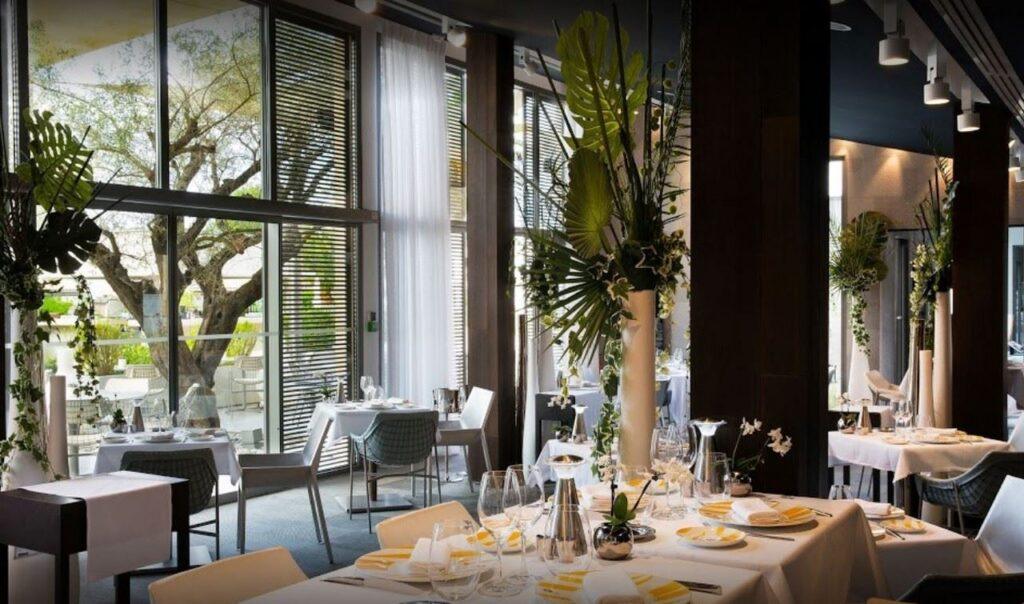hotel-sezz-saint-tropez-1lieu1salle-restaurant.jpg