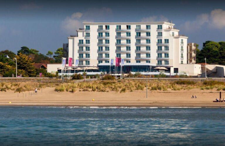 hotel-spa-du-beryl-de-saint-brevin-l-ocean-1lieu1salle-hotel-restaurant-exterieur-facade.jpg
