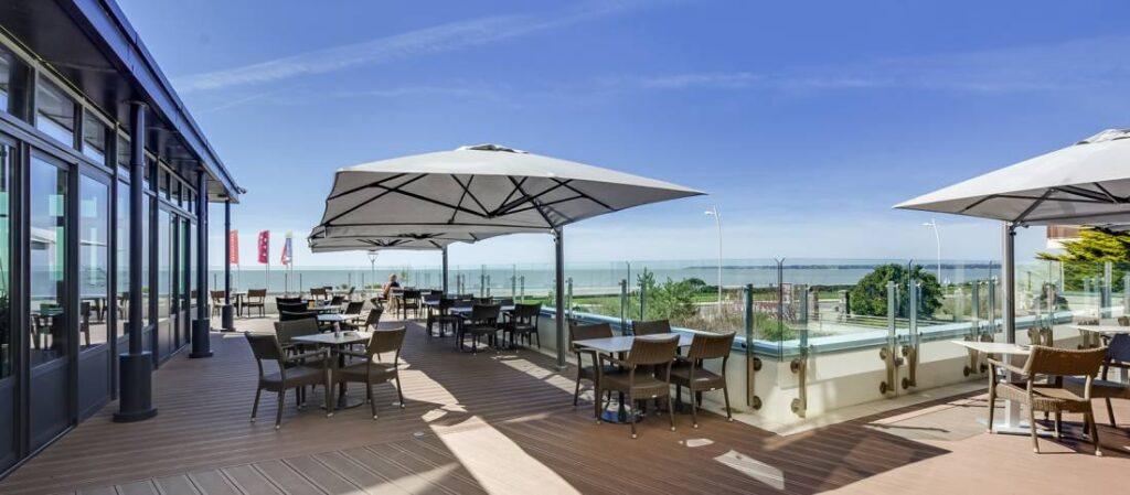 hotel-spa-du-beryl-de-saint-brevin-l-ocean-1lieu1salle-hotel-restaurant-terrasse.jpg