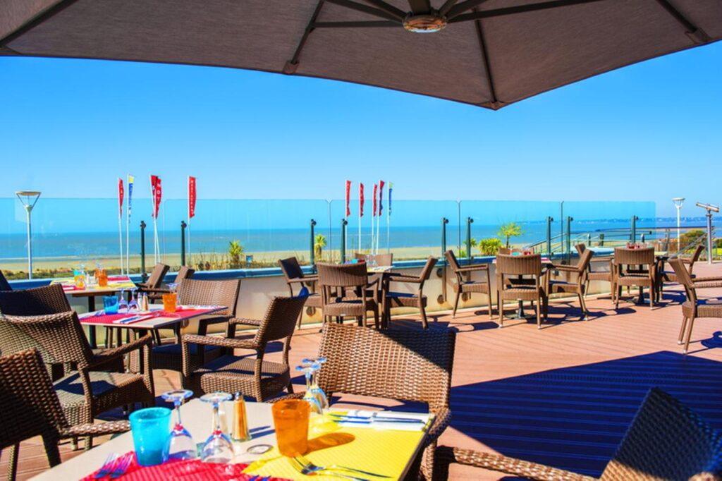 hotel-spa-du-beryl-de-saint-brevin-l-ocean-1lieu1salle-hotel-restaurant-terrasses.jpg