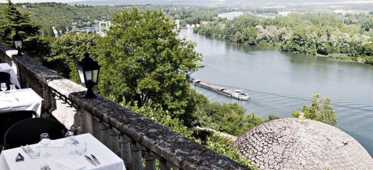 hotel-spa-restaurant-bords-de-seine-domaine-de-la-corniche.jpg