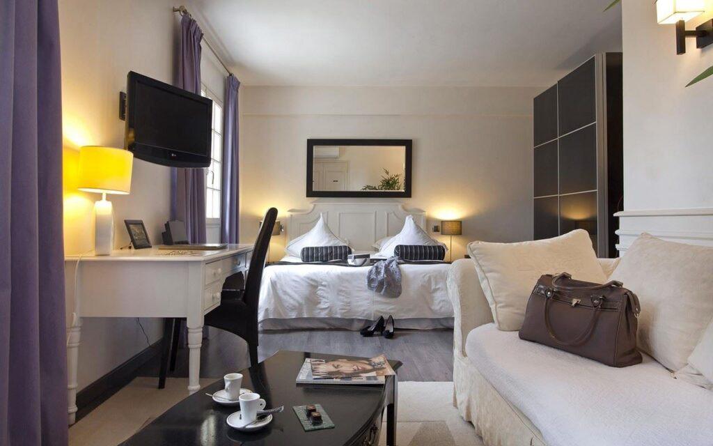 hotel-vallon-de-valrugues-1lieu1salle-convention-chambre.jpg