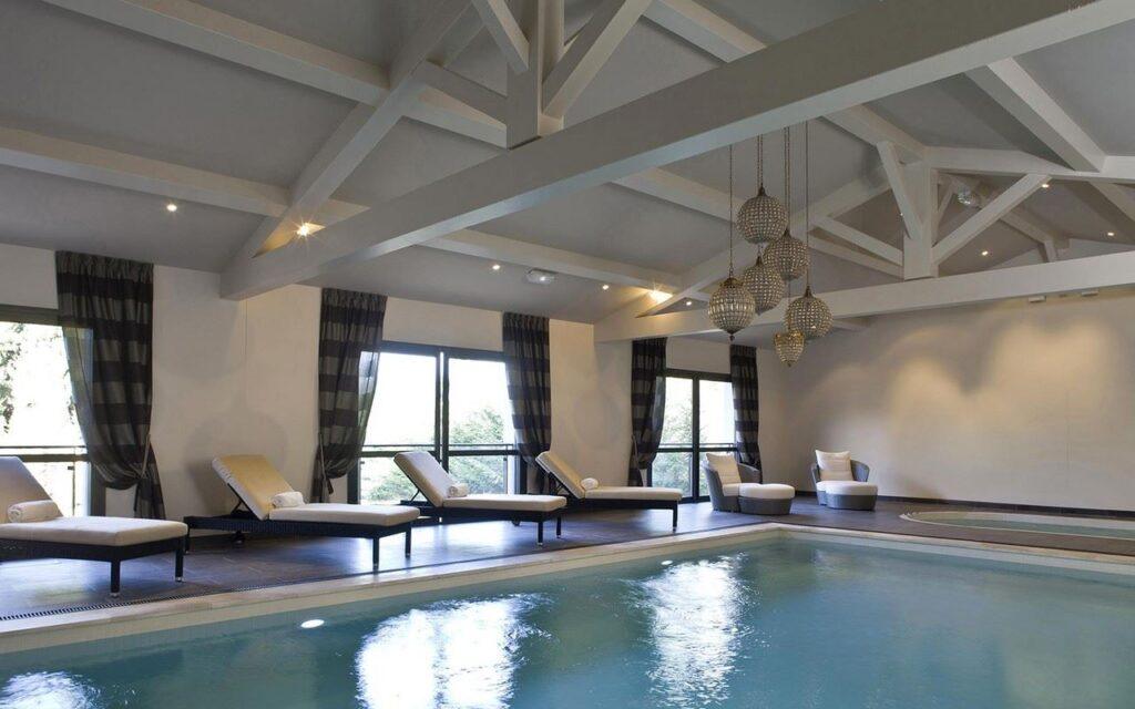 hotel-vallon-de-valrugues-1lieu1salle-convention-spa.jpg