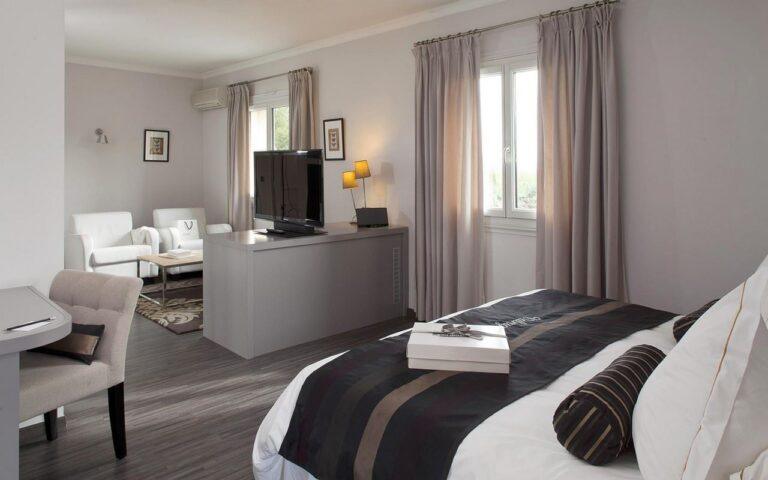 hotel-vallon-de-valrugues-1lieu1salle-seminaire-chambre.jpg