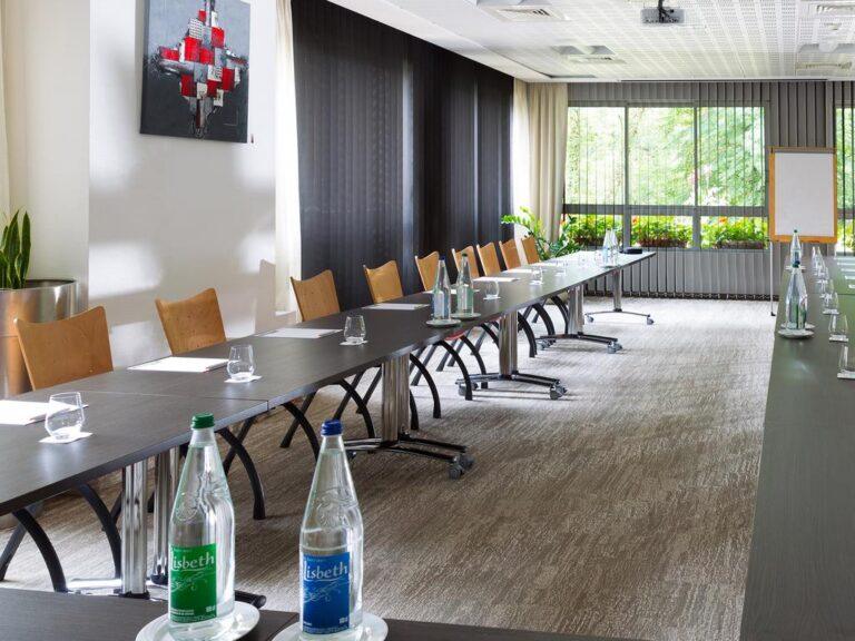 hotel-verte-vallee-1lieu1salle-conference.jpg