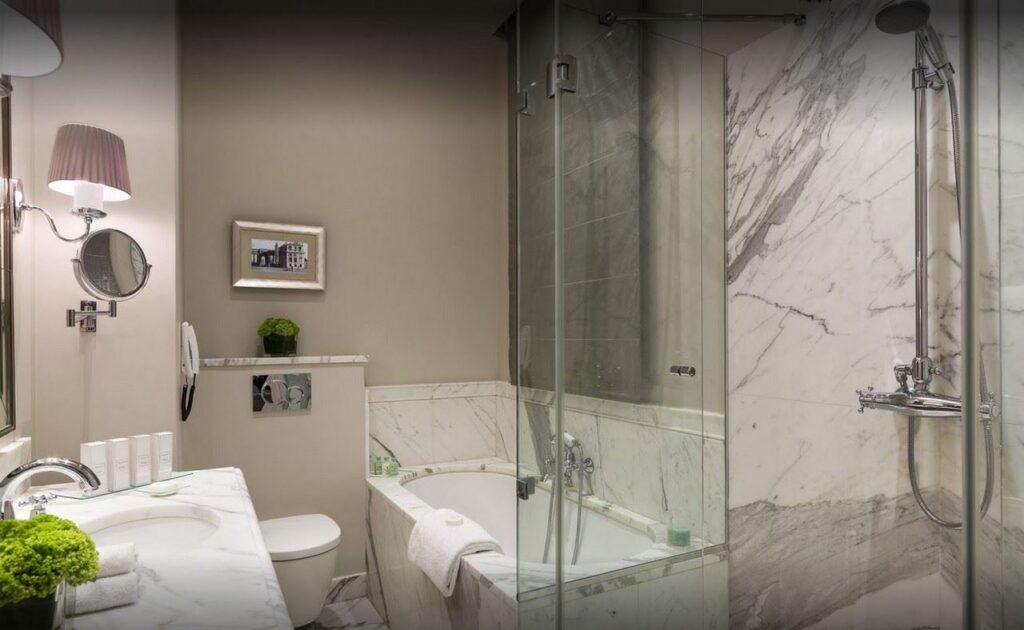 hotel-westminster-1lieu1salle-restaurant-hotel-salle-de-bain.jpg
