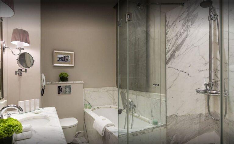 hotel-westminster-1lieu1salle-restaurant-hotel-salle-de-bain.jpg