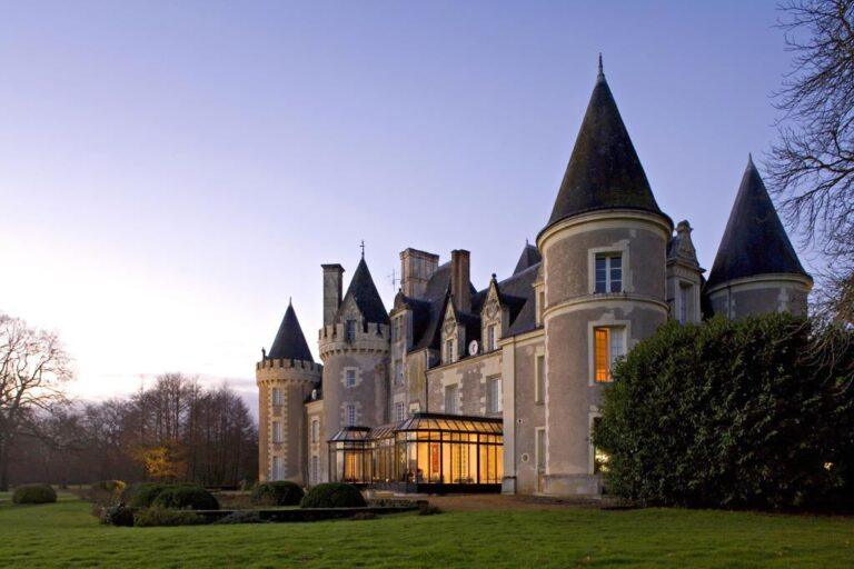 hotel-golf-des-7-tours-1lieu1salle-convention-exterieur.jpg