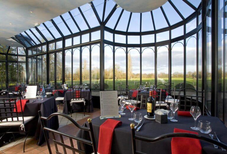 hotel-golf-des-7-tours-1lieu1salle-salle-d-evenement.jpg