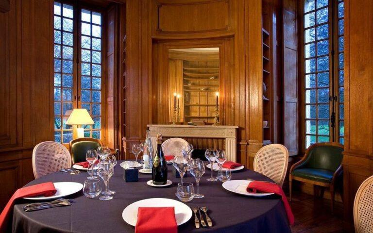 hotel-golf-des-7-tours-1lieu1salle-salle-de-reception.jpg