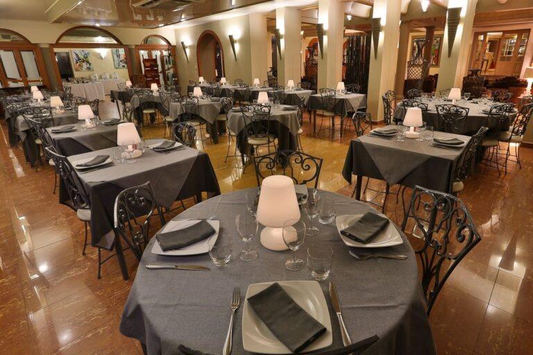 hotel-ostella-spa-restaurant-1lieu1salle-seminaires-salle-a-manger.jpg