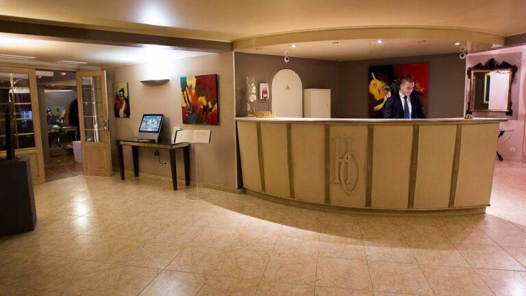 hotel-ostella-spa-restaurant-1lieu1salle-seminaires-salle-accueil.jpg