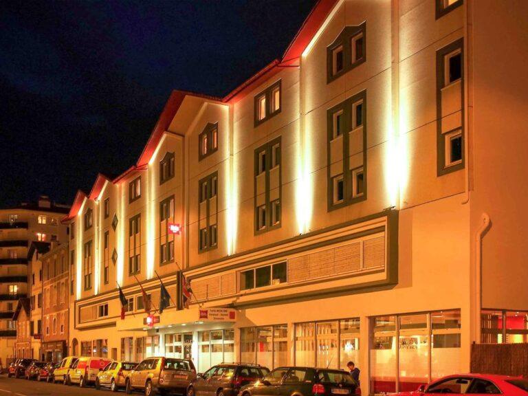 ibis-bayonne-centre-1lieu1salle-hotel-restaurant-reunion-facade.jpg