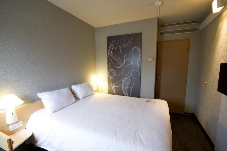 ibis-bayonne-centre-1lieu1salle-hotel-restaurant-seminaire-chambre.jpg