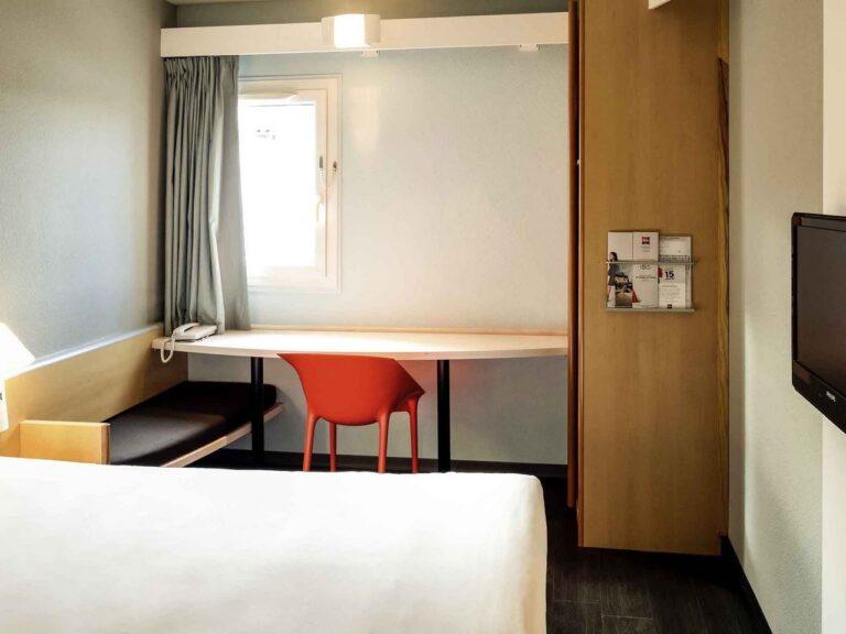 ibis-bayonne-centre-1lieu1salle-hotel-restaurant-seminaires-chambre.jpg