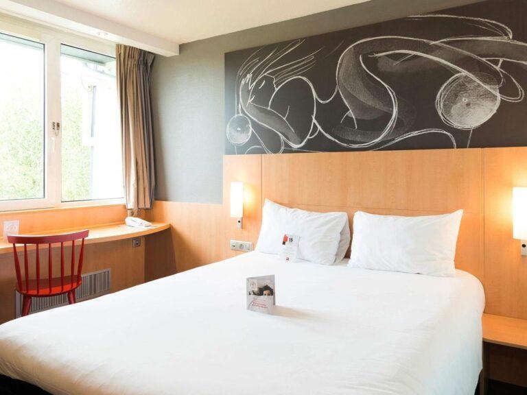 ibis-laval-le-relais-d-armor-1lieu1salle-restaurant-hotel-conference-chambre.jpg