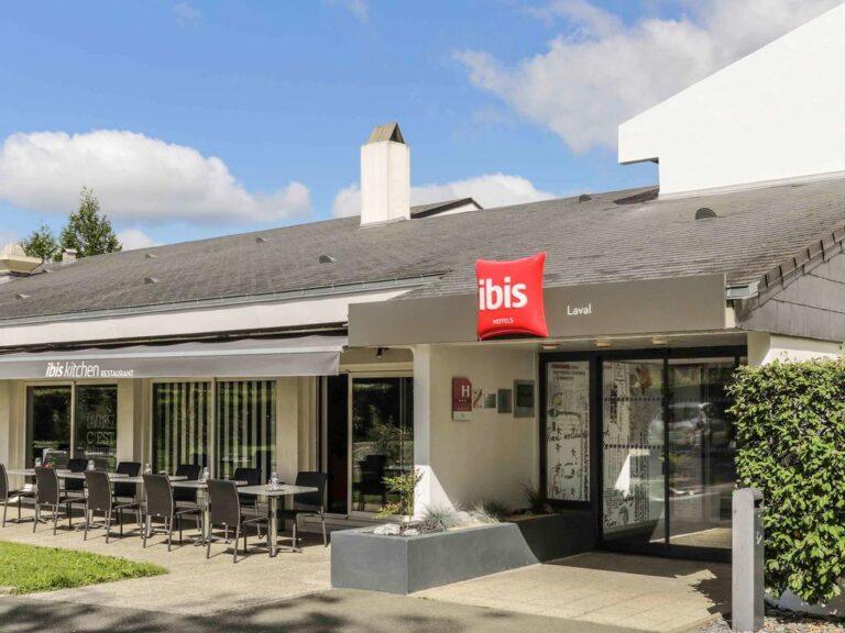 ibis-laval-le-relais-d-armor-1lieu1salle-restaurant-hotel-congres-facade.jpg