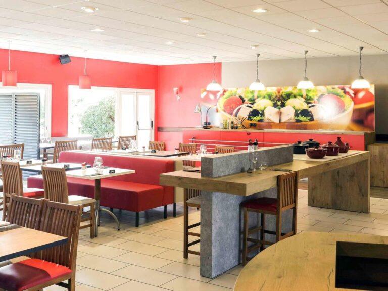 ibis-laval-le-relais-d-armor-1lieu1salle-restaurant-hotel-reunions.jpg