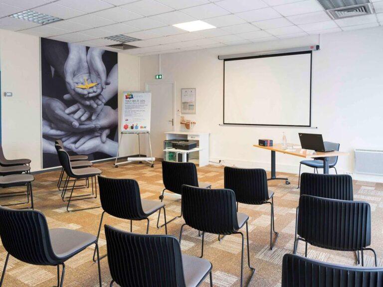 ibis-laval-le-relais-d-armor-1lieu1salle-restaurant-hotel-salle-de-seminaire.jpg