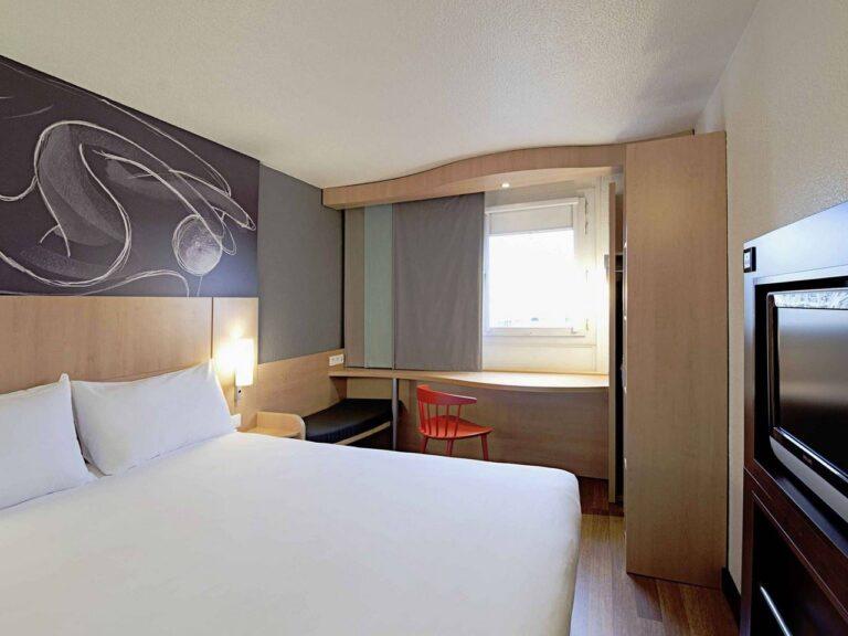 ibis-laval-le-relais-d-armor-1lieu1salle-restaurant-hotel-seminaire-chambre.jpg