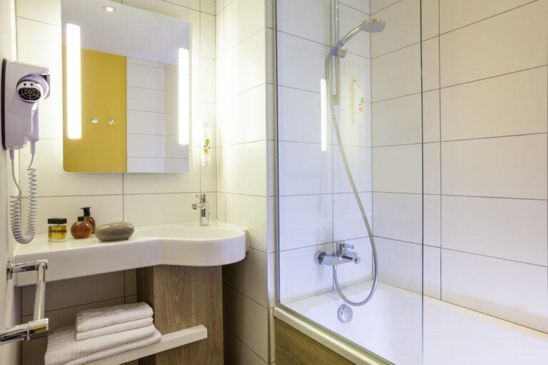 ibis-styles-chaumont-centre-gare-1lieu1salle-hotel-restaurant-evenement-salle-de-bain.jpg