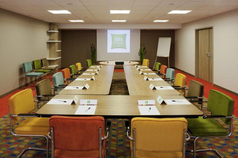 ibis-styles-chaumont-centre-gare-1lieu1salle-hotel-restaurant-salle-de-seminaire.jpg