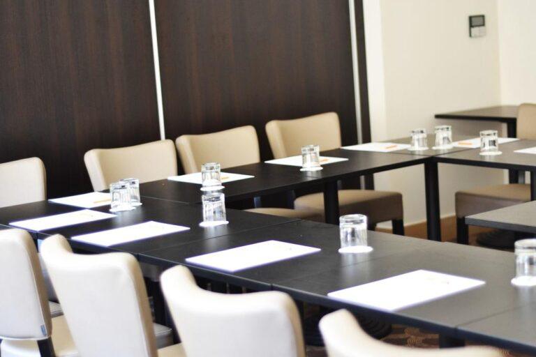 jeh-1lieu1salle-seminaire-hotel-restaurant-evenement.jpg