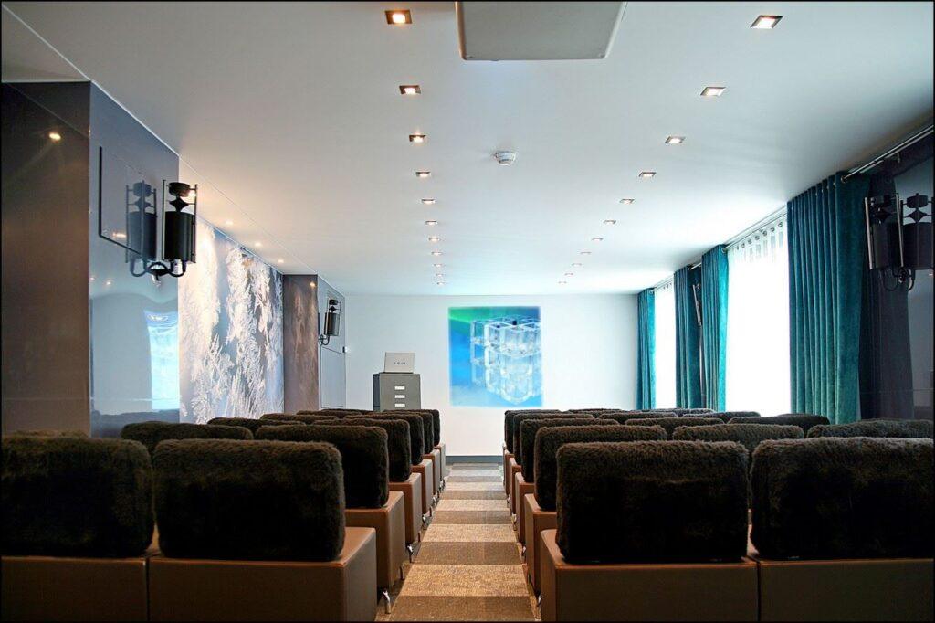 kube-hotel-1lieu1salle-salle-congres.jpg